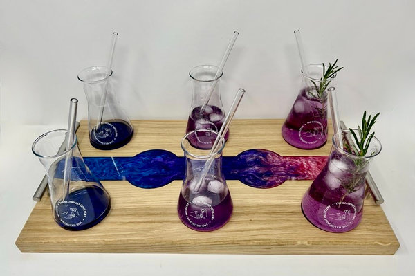 Serviertablett "Chamäleon" aus Eiche & Epoxidharz für 6 Gläser "rundes Design"